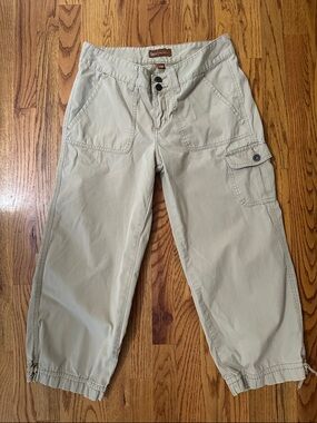 Casual women’s Khaki Cargo capris- Lightweight Comfort